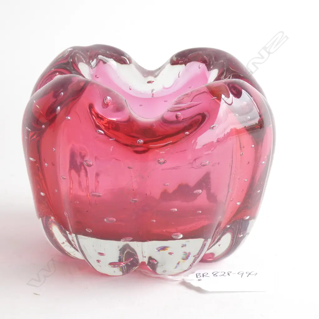 A melon shaped glass ashtray Image 1++